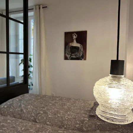Bel appartement au centre du vieux Joigny Extérieur photo